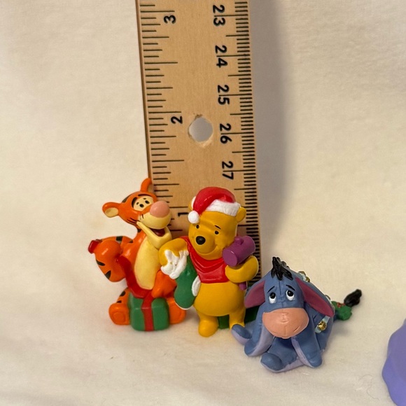 Christmas at Pooh's House Merry Miniature Figurines - Picture 7 of 16